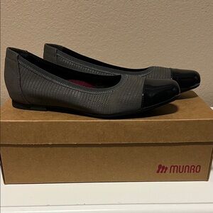 Munro Women's Charcoal and Black Loafers